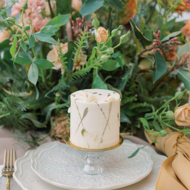 Planning a luxury wedding? We've got you covered!

Today, we share top tips and ideas for the perfect wedding cake! 🎉✨ 

From elegant designs to delectable flavors, we know that your wedding cake is a sweet centerpiece that deserves to be nothing short of extraordinary. 💫✨

🌸 Whether you dream of a towering masterpiece adorned with intricate sugar flowers or a modern minimalist creation, we have the inspiration (and the team of the best cake vendors) to create the cake of your dreams. And we are here to guide you every step of the way. 💕

Looking for unique flavor combinations that will wow your guests? We've curated a selection of mouthwatering options from our top cake vendors, from classic vanilla and chocolate to indulgent champagne and raspberry. Your taste buds are in for a treat! 🍓🥂

💎 When it comes to luxury weddings, attention to detail is key. That's why our team is dedicated to ensuring that every aspect of your cake is beautiful and exquisite. From handcrafted sugar decorations to personalized monograms, we'll ensure the design of your cake is a true work of art. 🎨✨

💌 Ready to start planning your luxury wedding? Contact us today to discuss your vision, and let us make your special day even more memorable with a wedding cake design that will leave a lasting impression on you and your guests. 💕

Don't settle for anything less than perfection and let us bring your vision to life. 

IN FRAME:

Photographer: @alyssalizarragaphoto 
Cake: @lila.cakeshop 
Planning & Design: @hllovely 
Floral Design: @willowgardenfloral 
Rentals: @mikasaeventrentals 
Venue: @marbellaccevents